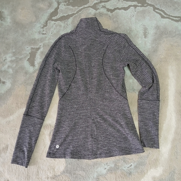 Lululemon Brisk Running 1/2‎ Zip - Picture 6 of 9